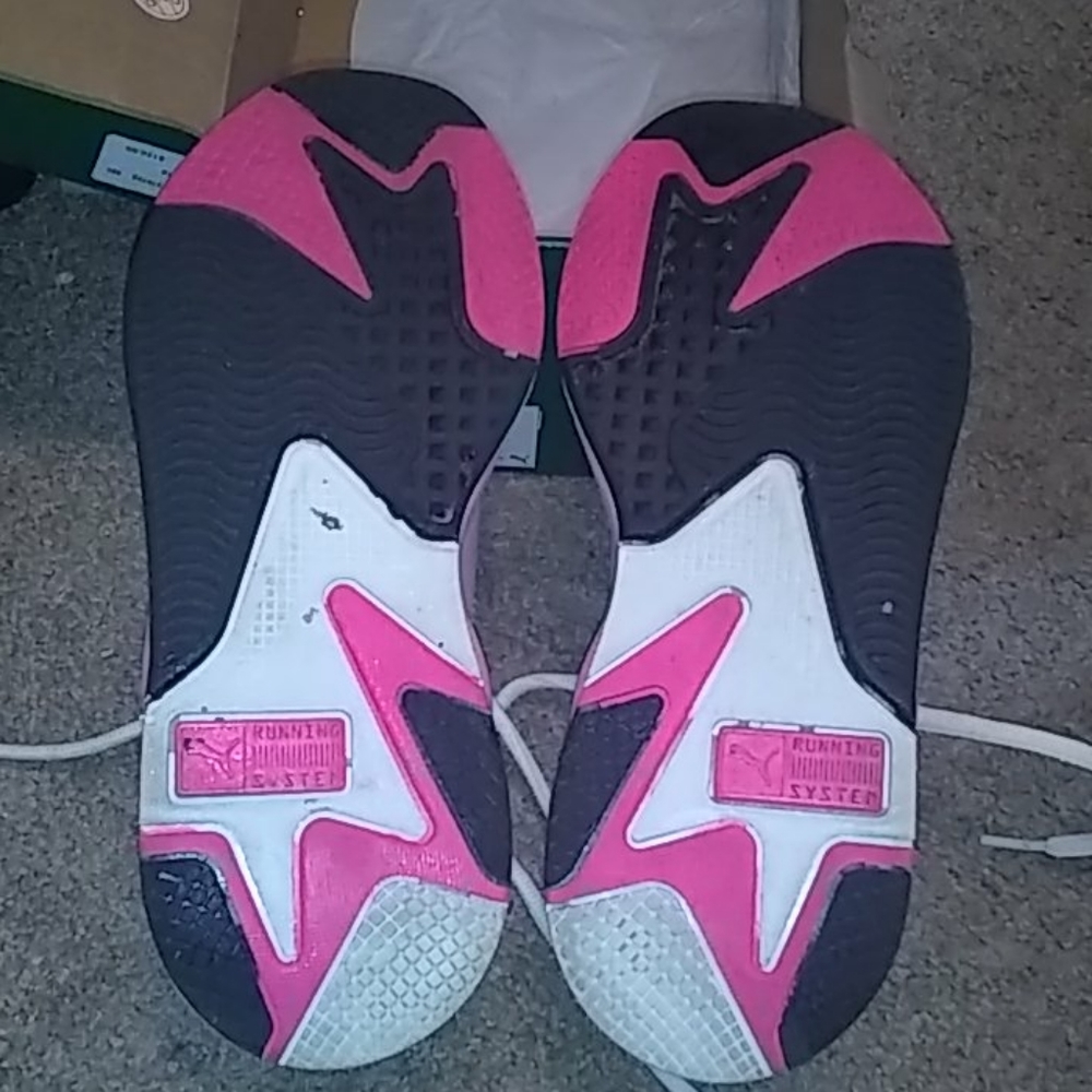 Sneakers - Picture 2 of 7
